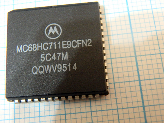 Микроконтроллер mc68hc711e9cfn2 5c47m qqwv9514 производитель Motorola Freescale Semiconductor