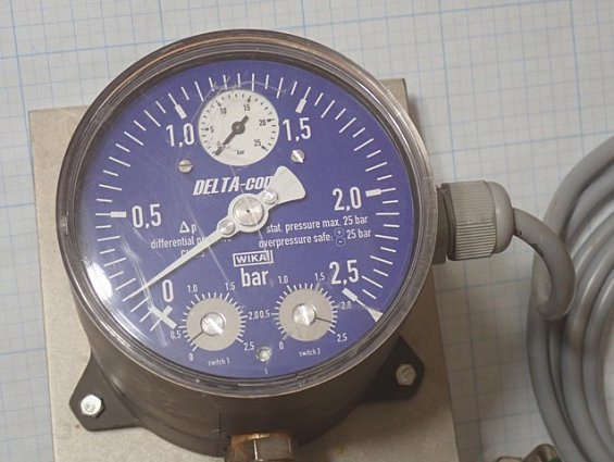 Дифманометр WIKA DELTA-comb 0-2.5bar 702.02.100 Cont 850.3.3 Pressure Gauge With Alarm