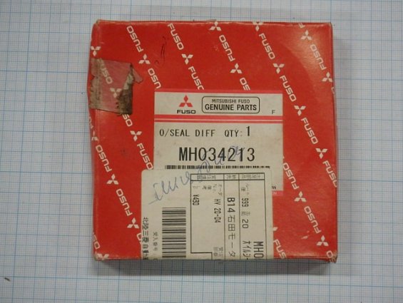 Сальник МН034213 хвостовика редуктора заднего моста автомобиля