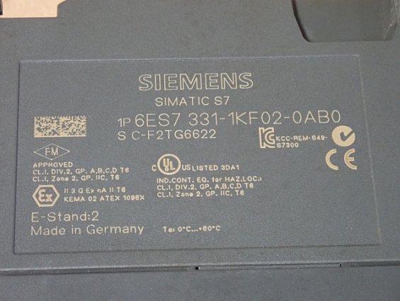 Модуль SIEMENS 6ES7 331-1KF02-0AB0 БЫВШИЙ В УПОТРЕБЛЕНИИ ОТЛОМАН КУСОЧЕК ПЛАСТИКА ТЕХНИЧЕСКИ ИСПРАВЕ