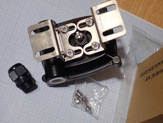 Блок концевых выключателей ПГС APL-220N IP66 визуальный индикатор положения индуктивный 1Ex ia IIC T