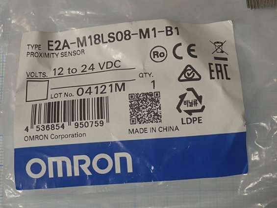 Индуктивный датчик Omron E2A-M18LS08-M1-B1 без крепежных гаек M18