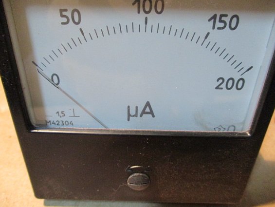Микроамперметр М42304 шкала 0-200мкA Кл.т1.5 1989г.в СДЕЛАНО В СССР