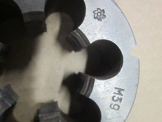Плашка круглая метрическая М39х4.0мм шаг резьбы 4.0мм 9ХС ГОСТ9740-71