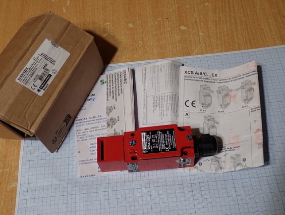 Выключатель безопасности Telemecanique XCSA702EX 903584 Made in France