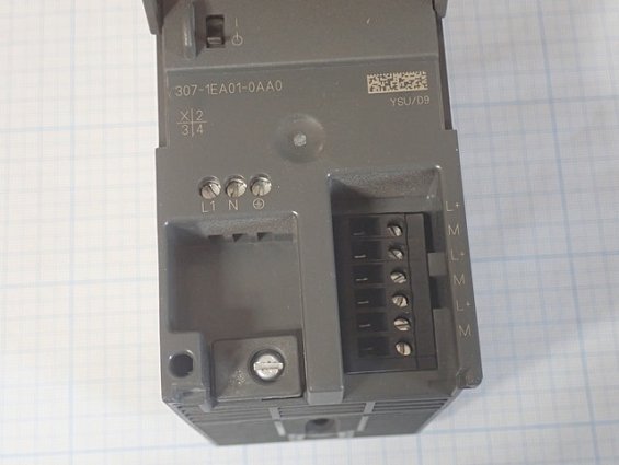 Блок питания SIEMENS 6ES7 307-1EA01-0AA0 бывший в употреблении ПОЧТИ НОВЫЙ