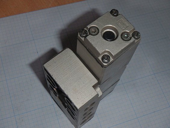 Пневмоклапан smc solenoid valve v4210 x23 dc24V бывший в употреблении