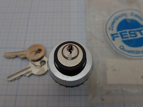 Переключатель с замком Key actuator 9304 Q-30 FESTO для распределителей Festo серии SV