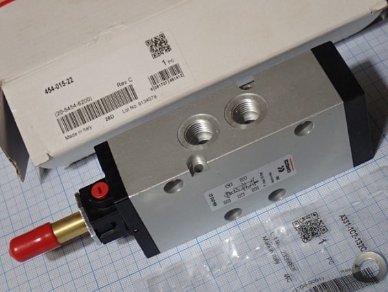 Распределитель CAMOZZI 454-015-22 Made in Italy
