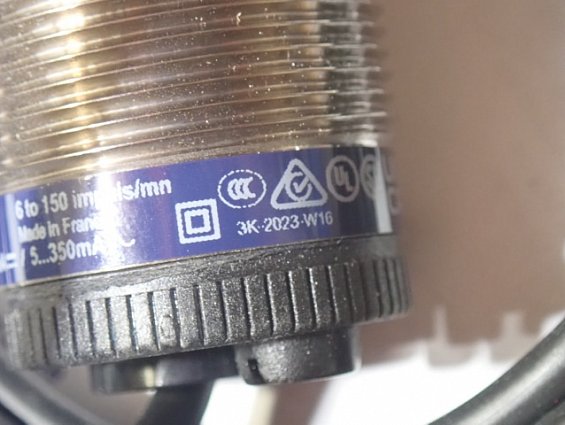 Индуктивный датчик Telemecanique XSAV11801 24...240V