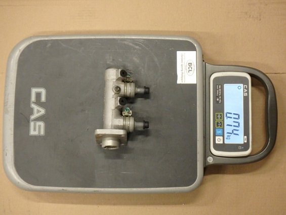 Главный тормозной цилиндр TOKICO JPAN автомобиля ISUZU ELF шасси NKR55E NHR55E 8-94315-315-1