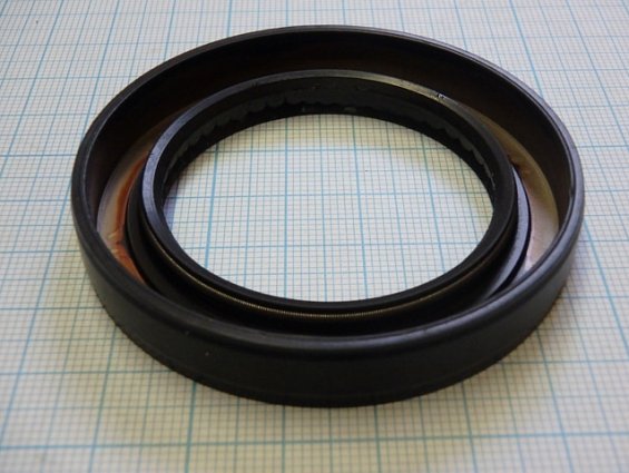 Сальник коробки передач 8-97257296-0 задний двигателя 4JB1 AH2658F NOK