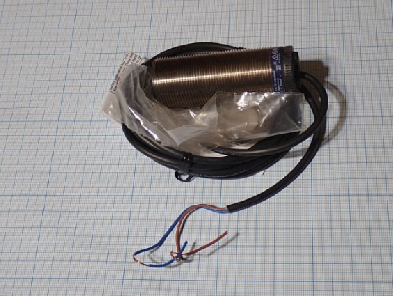 Индуктивный датчик Telemecanique XSAV11801 24...240V