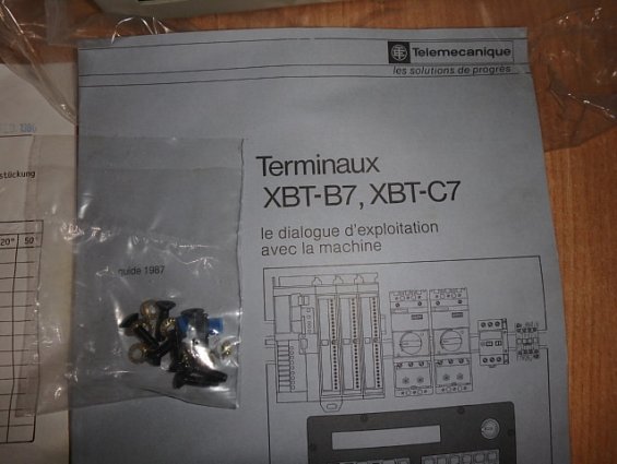 Терминал программирования Terminal xbt-c7220 220-240V 50-60Hz V:2.1 818 1874 Telemecanique France