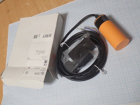 Индуктивный датчик IFM IB5096 IB-3020-BPKG 20mm 10...36VDC 250mA вес-0.26кг габаритный размер 160х13