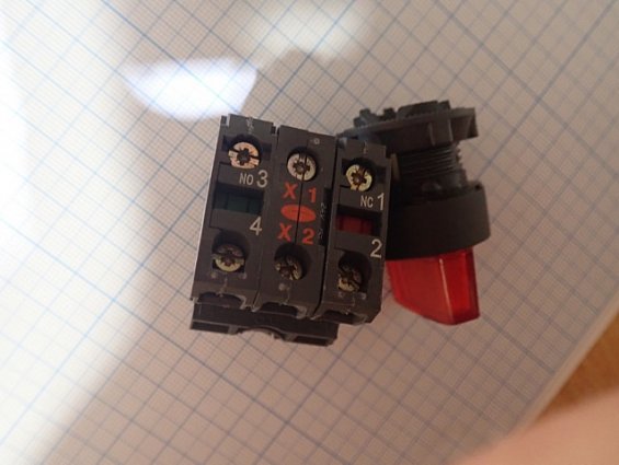 Селекторный переключатель Schneider Electric Harmony XB4BK124B5
