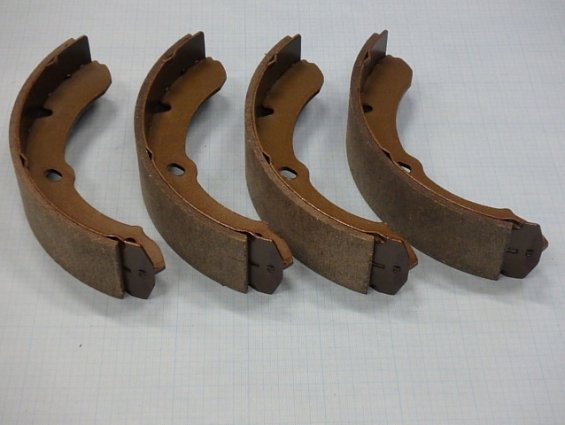 Колодки тормозные барабанные FN4434 JNBK 4шт комплект на два передних колеса