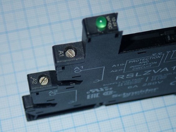 Розетка Schneider Electric RSLZVA1 бывшая в употреблении ПОЧТИ НОВАЯ