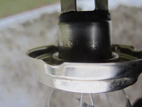 Лампа автомобильная фарная 7952 R2 24V 55/50W  Е1 W6r OSRAM BILUX
