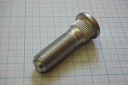 Шпилька 8-97213870-0 9-42331-601-2 ISUZU WHEEL RR AXLE M12x1,5 правая резьба ступицы колеса