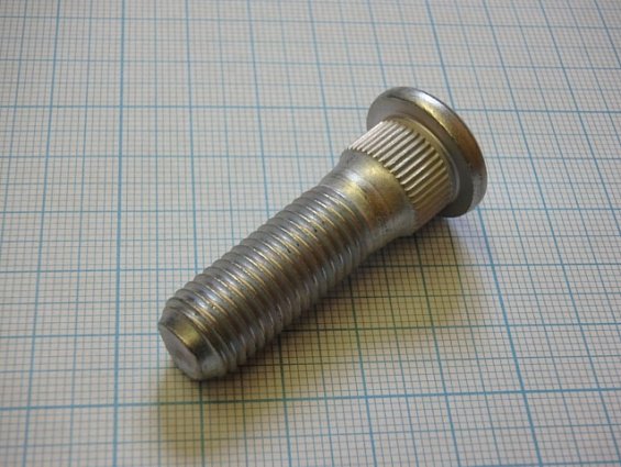 Шпилька 8-97213870-0 9-42331-601-2 ISUZU WHEEL RR AXLE M12x1,5 правая резьба ступицы колеса