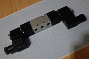 Электропневмораспределитель CAMOZZI 358-011-02 две катушки соленоида A77 24VDC Made in Italy