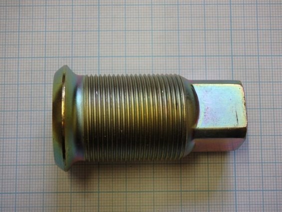 Гайка футорочная 3719123 OEMC806006 FUSO заднего правого колеса под балонный ключ квадрат 21мм.