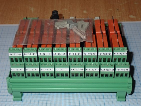 Интерфейс PHOENIX CONTACT UM-16R-G24/21/PLC/F-SO3275 5736971 16-релейных выходов