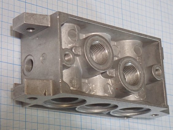 Многоместная плита секция CAMOZZI 902-C2A VDMA 24345