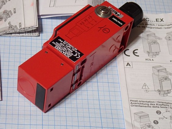 Выключатель безопасности Telemecanique XCSA702EX 903584 Made in France