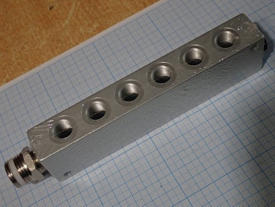 Коллектор CAMOZZI 3043 3/8-6D-1/4 Made in Italy