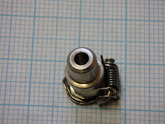 Пресс-масленка заколачиваемая с самозакрывающейся крышкой посадка 6мм прямая