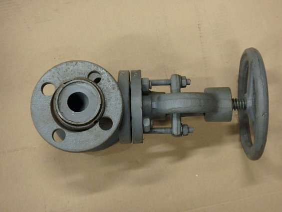 Клапан вентиль запорный 15с52нж9 15с27нж1М Ду32 Ру63 Ру64 стальной фланцевый с ручным приводом