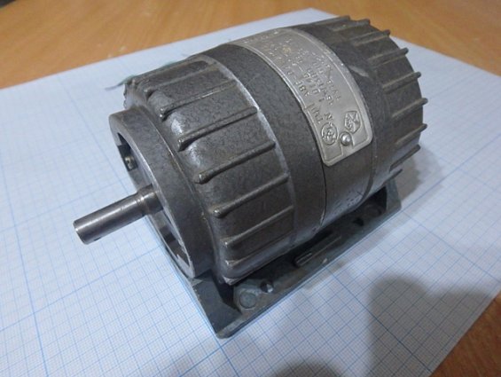 Электродвигатель ТИП АВЕ-041-4МУ3 50Hz 220V 16W1300ОБ/МИН ТУ16-510.326-75 1982г вес-1.4кг