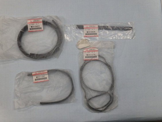 Комплект прокладок крышки клапанов двигателя 4D35 FUSO ME018422 ME018426 ME011381 ME011279