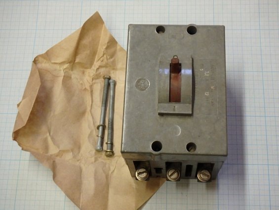 Выключатель автоматический АК63-3М У З ~500V Номинальный ток расцепителя 3,2A ОТС.Уставка Iн.12А.