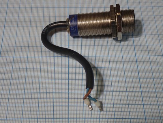 Датчик индуктивный Telemecanique XS1M18DA210 БЫВШИЙ В УПОТРЕБЛЕНИИ ТЕХНИЧЕСКИ ИСПРАВЕН
