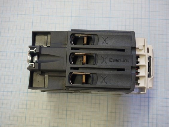 Контактор Schneider Electric LC1D40AB7 940832 + КОНТАКТ ZB2-BE101