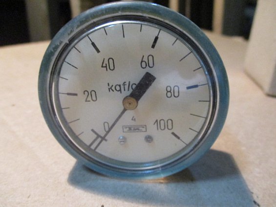 Манометр МТП-4М Ф60мм шкала 0-100кгс/см2 Кл.т.4.0 ТУ-25-02-72-75 1989г.в.
