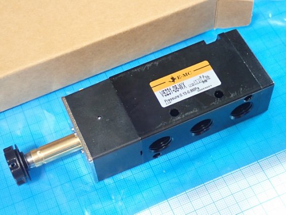 Распределитель E.MC V5231-08-WX без катушки