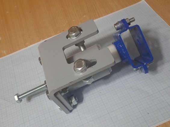 Держатель скребка ленточного конвейера