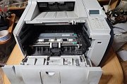 Принтер лазерный HP LaserJet P3015 BOISB-0804-00 CE528A 220-240V ~AC 50/60Hz 4.2A 24-May-13 Made in