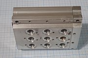 Многоместная плита CAMOZZI CNVL-318-03-RC01 БЫВШАЯ В УПОТРЕБЛЕНИИ ТЕХНИЧЕСКИ ИСПРАВНА