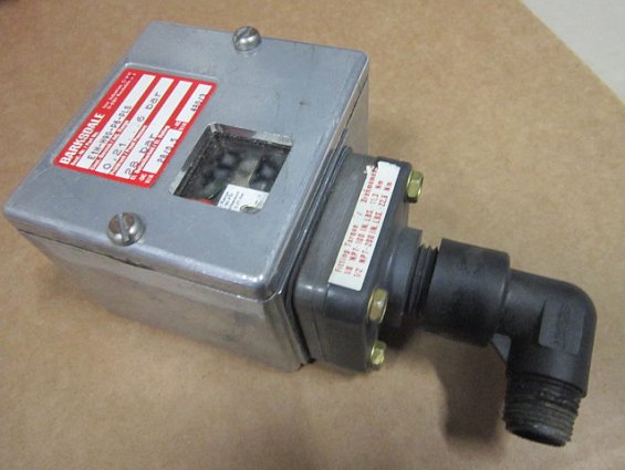 Датчик реле давления e1hh90p6pls e1h-h90-p6-pls 0.21...6bar BARKSDALE-PRESSURE SWITCH 3-90/PSI 10/10