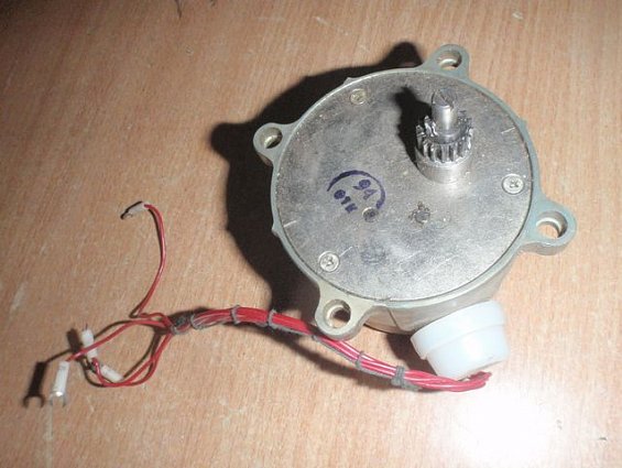 Электродвигатель асинхронный Д-32П1 n=24об/мин Uв/Uн=127/12V 50Hz 12VA