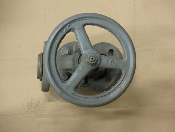 Клапан вентиль запорный 15с52нж9 15с27нж1М Ду32 Ру63 Ру64 стальной фланцевый с ручным приводом