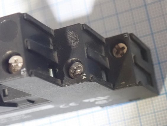 Колодка RSZE 1S35M Telemecanique Schneider Electric 12A/300VAC Italy БЫВШИЙ В УПОТРЕБЛЕНИИ ПОЧТИ НОВ