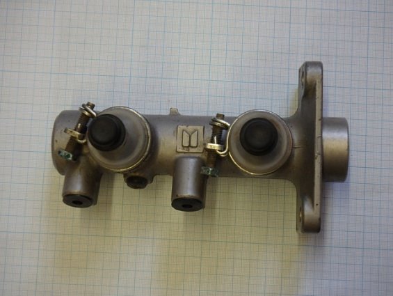 Главный тормозной цилиндр TOKICO JPAN автомобиля ISUZU ELF шасси NKR55E NHR55E 8-94315-315-1