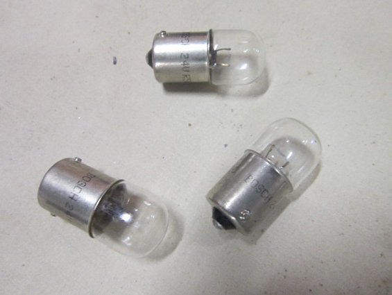 Лампа BOSCH ba15s 24VR5W 5W E1 26C 310 1987302510 5627-OSRAM автомобильная габаритных огней Лампа BOSCH ba15s 24VR5W 5W E1 26C 310 1987302510 5627-OSRAM автомобильная габаритных огней