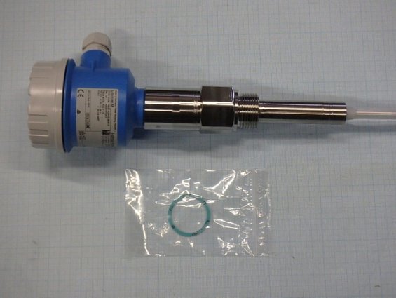 Датчик уровня Endress+Hauser Liquicap M FMI51-A2AGEJB2A1A L1=900mm L3=100mm L=1000mm 4...20mA HART